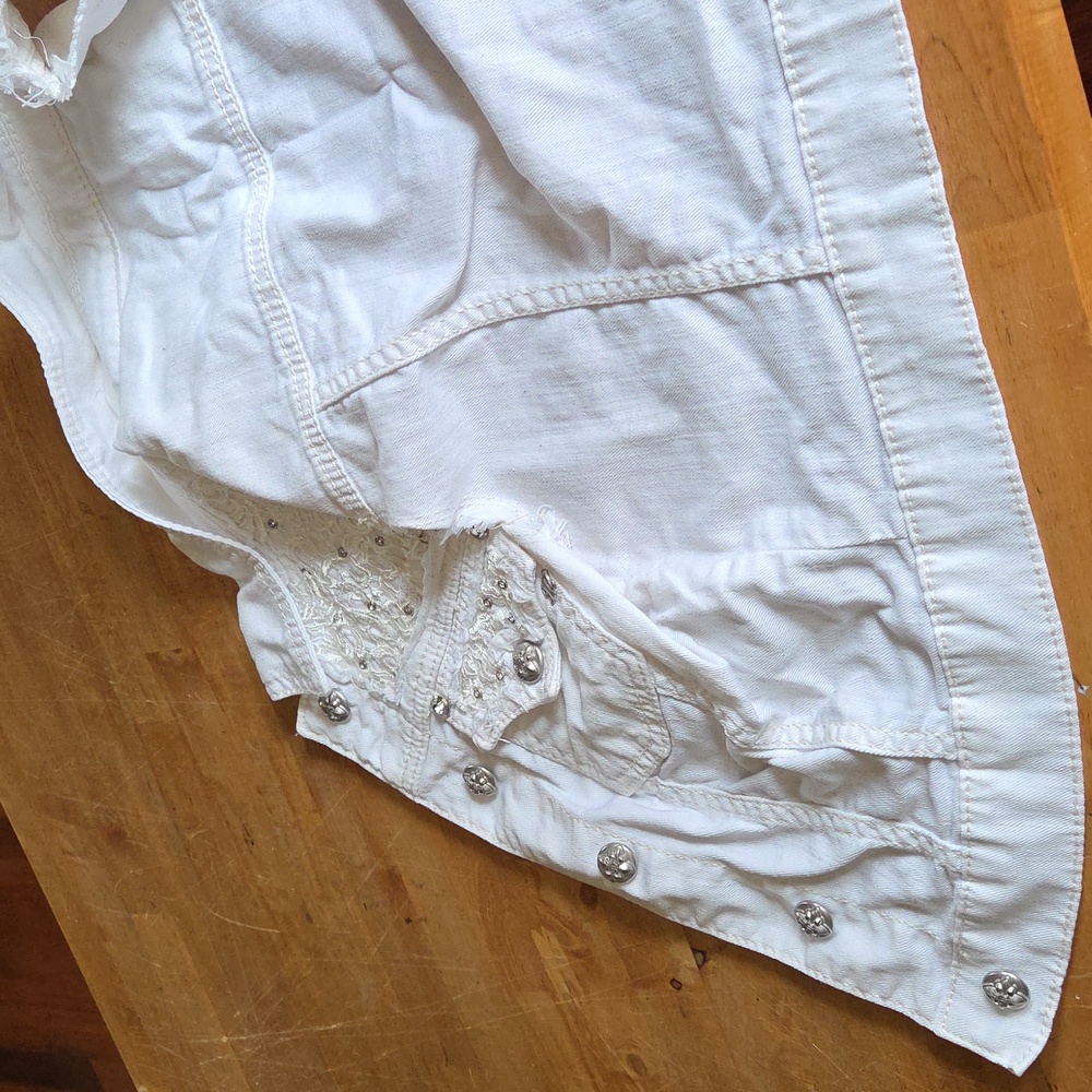Miss Me White Denim Vest with Embroidery M - Picture 10 of 13